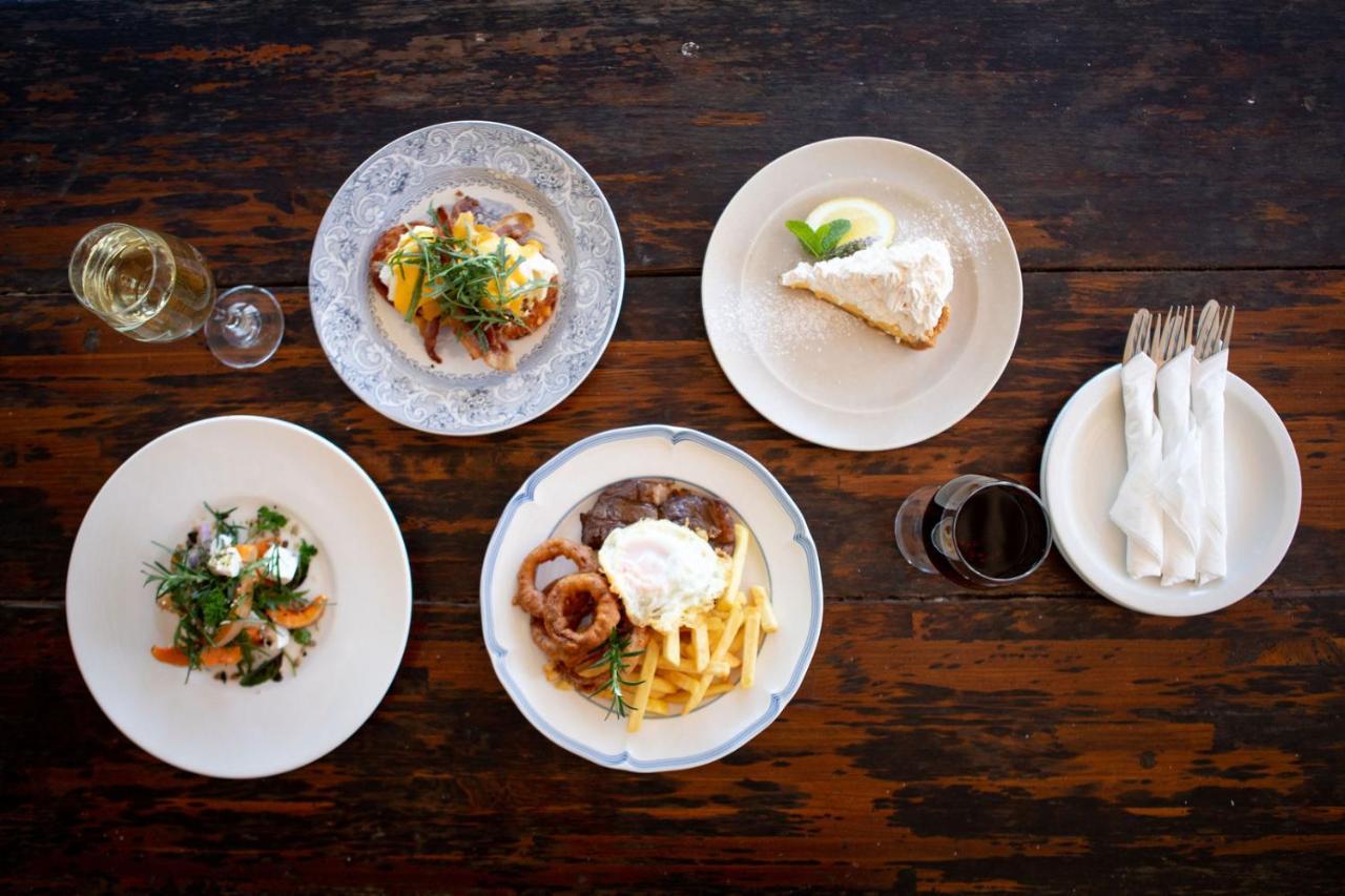 The Historic Pig And Whistle Inn Bathurst Esterno foto